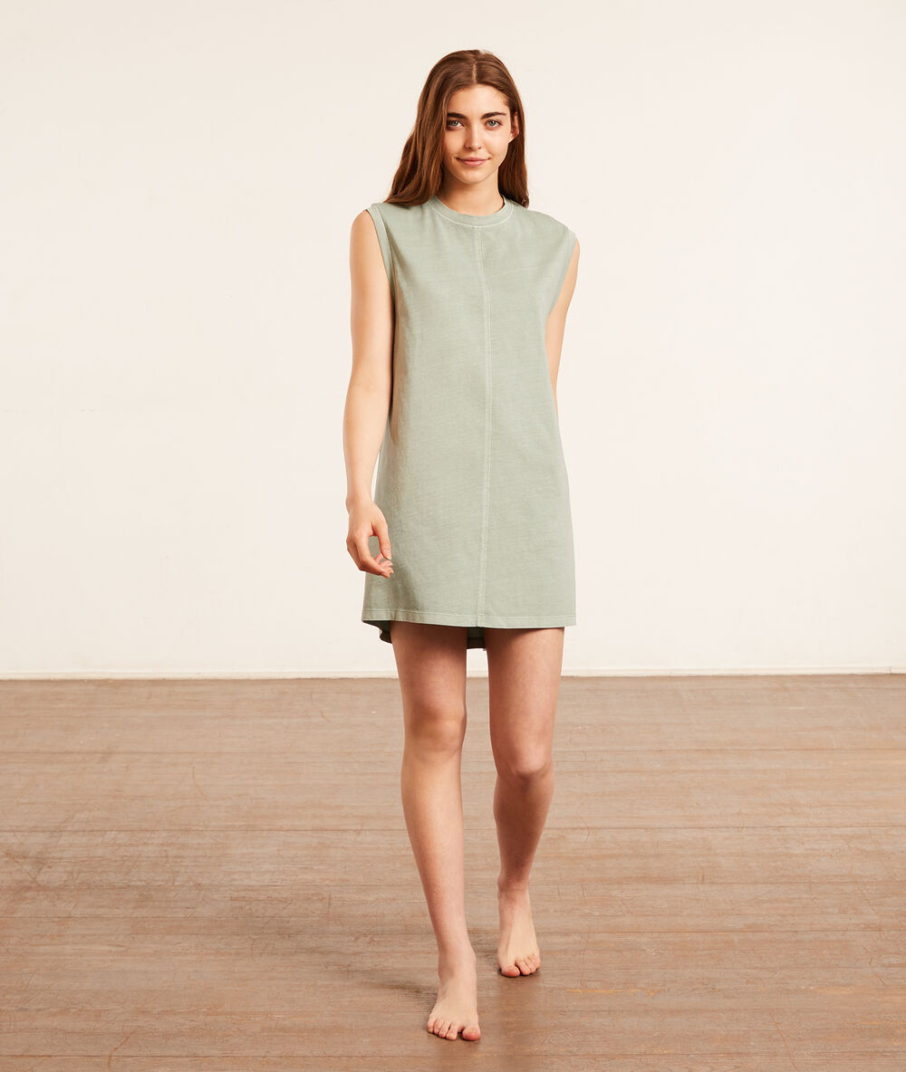 Sleeveless nightgown celadon.